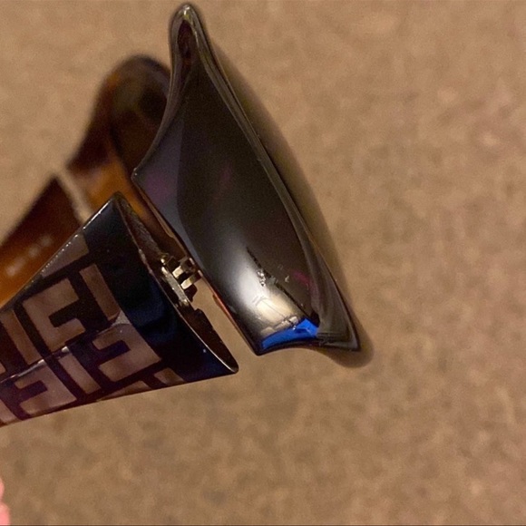 AUTHENTIC Discontinued Fendi Sunglasses - Picture 12 of 12